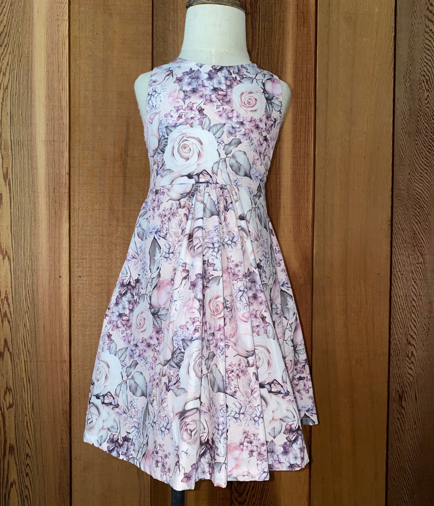 Pink roses on pink background size 4