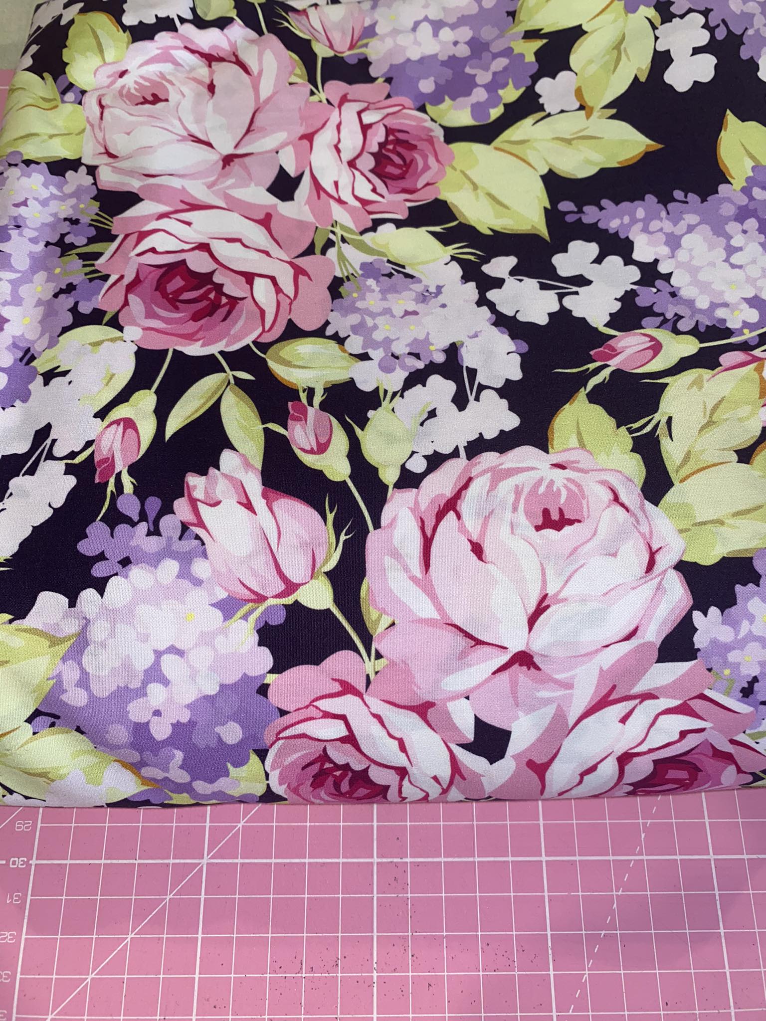 Pink roses on navy woven cotton – Perfect Harmony