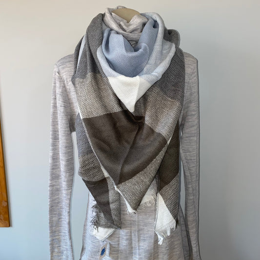 Triangle Scarf - #7 - Pale blue/White/Dark grey